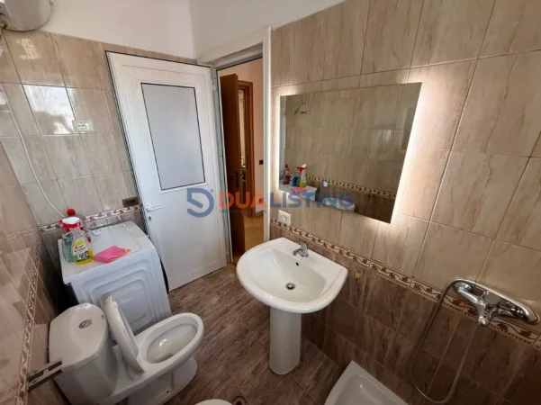 Tirane, jepet me qera apartament 1+1 , 550 € (Laprake)