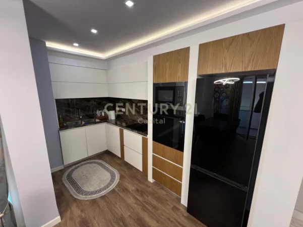 Tirane, jepet me qera apartament 2+1 Kati 5, 95 m² 750 € (laprake)