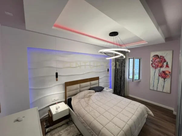 Tirane, jepet me qera apartament 2+1 Kati 5, 95 m² 750 € (laprake)