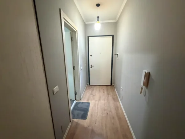 Tirane, jepet me qera apartament 1+1+Ballkon Kati 3, 65 m² 500 € (Laprake)