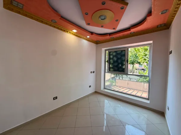 Tirane, shes apartament 2+1+Ballkon Kati 1, 69 m² (Rruga e Durrësit)