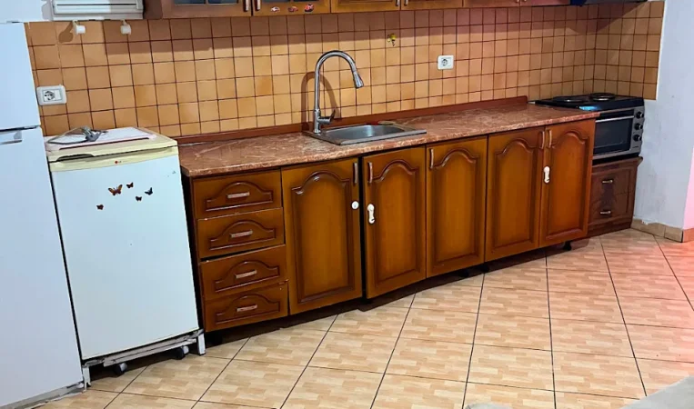 Tirane, jepet me qera apartament 1+1 Kati 3, 52 m² 400 €