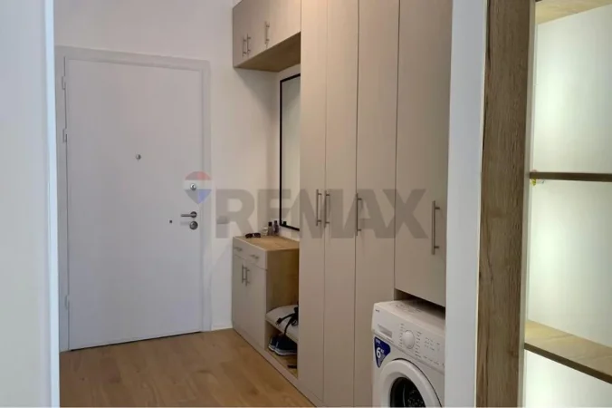 Tirane, jepet me qera apartament 1+1+Ballkon Kati 10, 65 m² 530 € (Siri kodra)