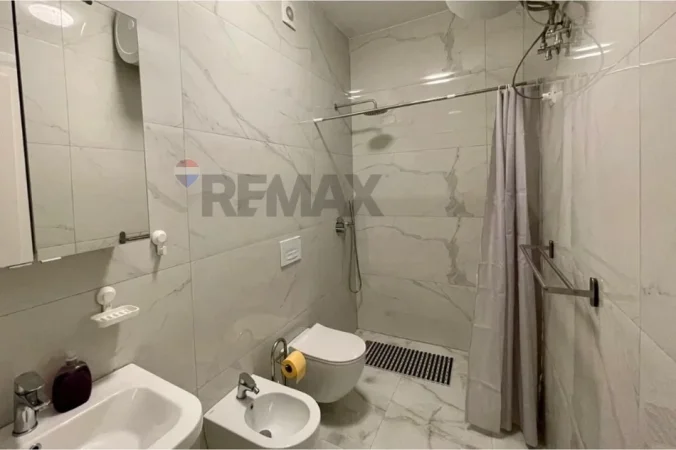 Tirane, jepet me qera apartament 1+1+Ballkon Kati 10, 65 m² 530 € (Siri kodra)