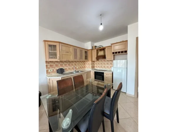 Tirane, jepet me qera apartament 3+1 Kati 2, 139 m² 500 € 