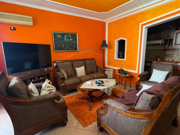 Tirane, jepet me qera apartament 2+1 Kati 8, 150 m² 600 € (Myslym Shyri)