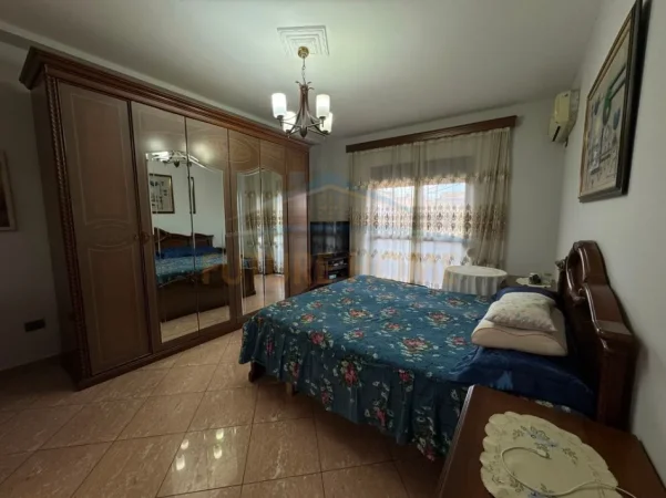 Tirane, jepet me qera apartament 2+1 Kati 8, 150 m² 600 € (Myslym Shyri)