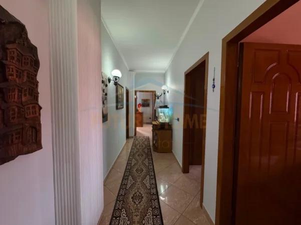 Tirane, jepet me qera apartament 2+1 Kati 8, 150 m² 600 € (Myslym Shyri)