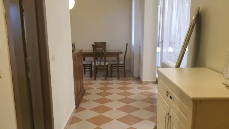 Tirane, jepet me qera apartament 3+1 Kati 7, 130 m² 1.000 € (RRUGA E ELBASANIT)