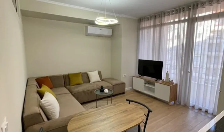 Tirane, jepet me qera apartament 1+1 Kati 5, 60 m² 500 € 