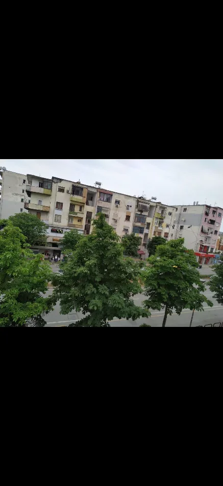 Jepet me qera apartament 1+1+Ballkon Kati 2, 50 m² 50.000 leke, (Rruga Muhamet Gjollesha, afer kryqezimit te 21 Dhjetorit dhe rruges Myslym Shyri)