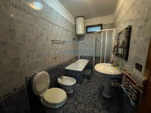 Tirane, jepet me qera apartament 2+1+Ballkon Kati 8, 150 m² 900 € (Myslym Shyri)