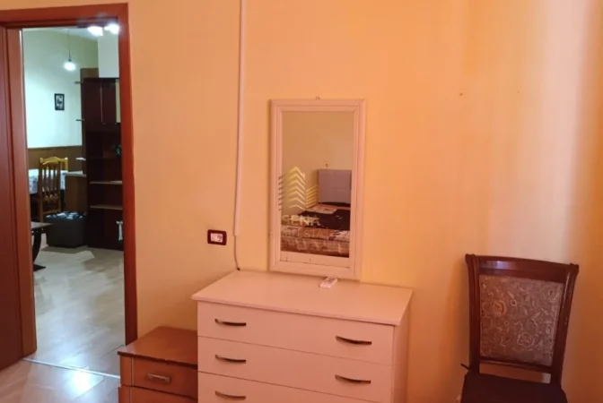 Tirane, jepet me qera apartament 2+1+Ballkon Kati 3, 80 m² 500 € (Don Bosko)