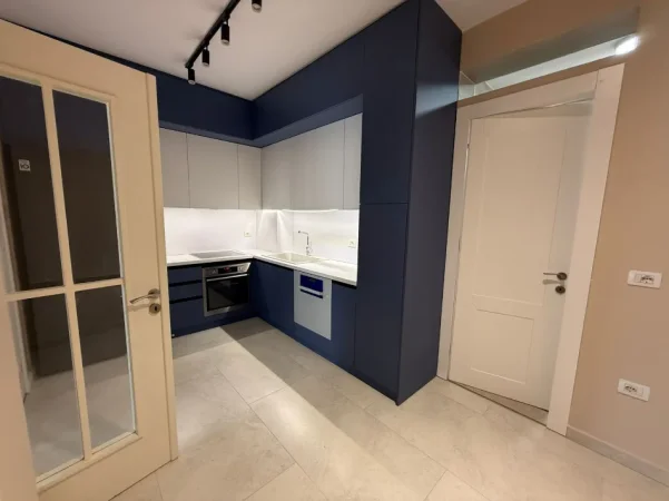Tirane, jepet me qera apartament 2+1+Aneks+Ballkon Kati 4, 95 m² 750 € 