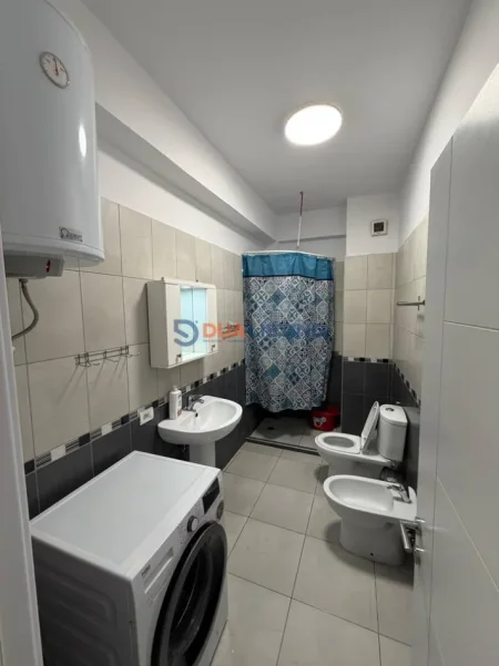Tirane, jepet me qera apartament 2+1 , 600 € (Amerikan 3)