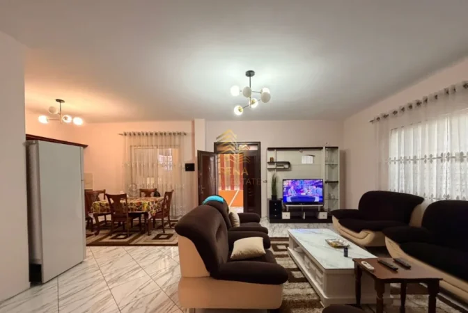 Tirane, jepet me qera apartament 2+1+Ballkon Kati 2, 100 m² 450 € (Univers City)