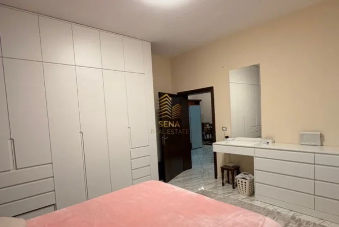 Tirane, jepet me qera apartament 2+1+Ballkon Kati 2, 100 m² 450 € (Univers City)
