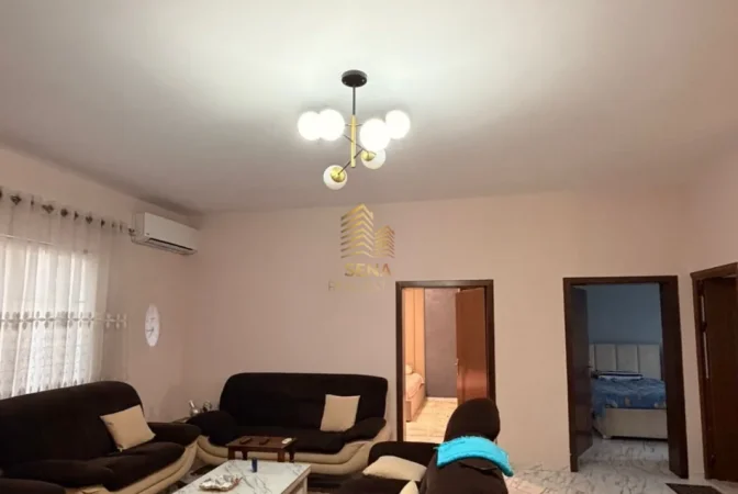Tirane, jepet me qera apartament 2+1+Ballkon Kati 2, 100 m² 450 € (Univers City)
