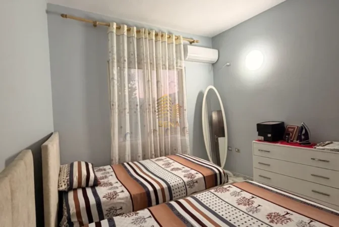 Tirane, jepet me qera apartament 2+1+Ballkon Kati 2, 100 m² 450 € (Univers City)