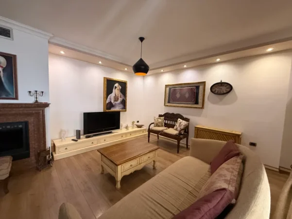 Tirane, jepet me qera apartament 2+1+Aneks+Ballkon dhe Parkim  Kati 2, 124 m² 750 €