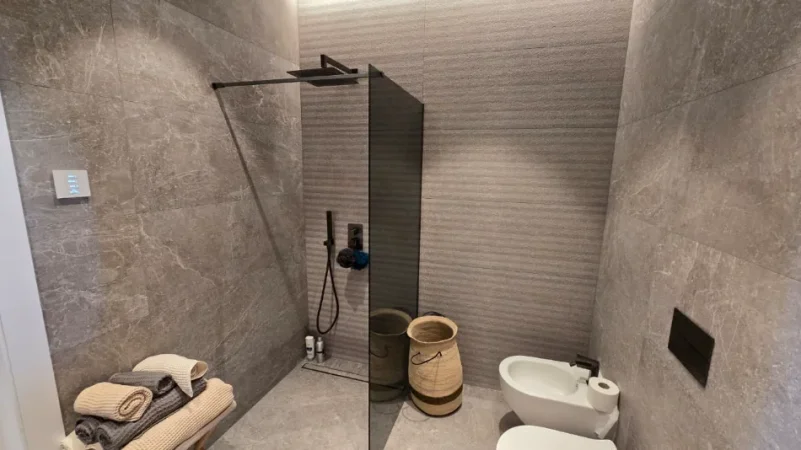 Vlore, shitet apartament 2+1 Kati 0, 77 m² 550.000 € (Palase)