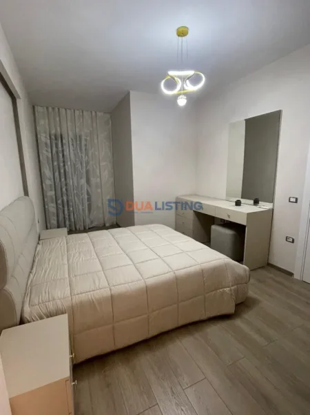 Tirane, jepet me qera apartament 2+1 , 800 € 