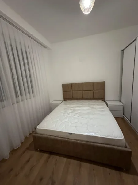 Tirane, jepet me qera apartament 1+1 Kati 4, 450 € (Paskuqan)