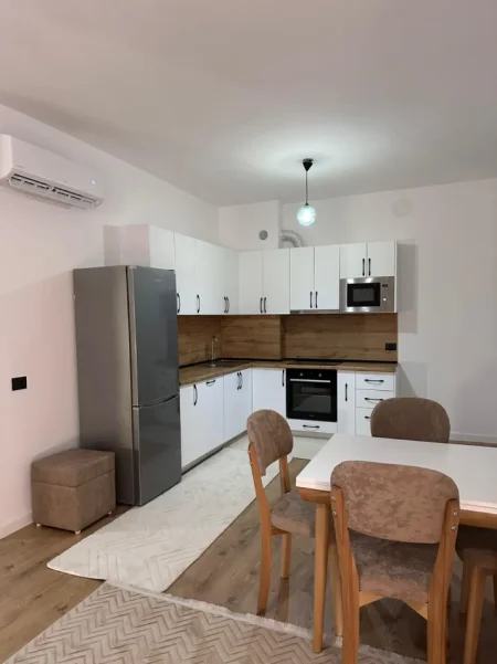 Tirane, jepet me qera apartament 1+1 Kati 4, 450 € (Paskuqan)