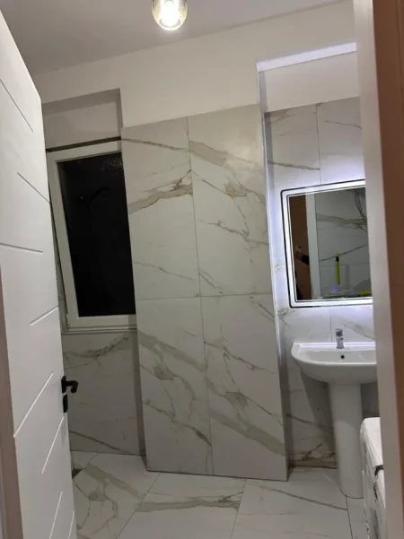 Tirane, jepet me qera apartament 1+1 Kati 4, 450 € (Paskuqan)