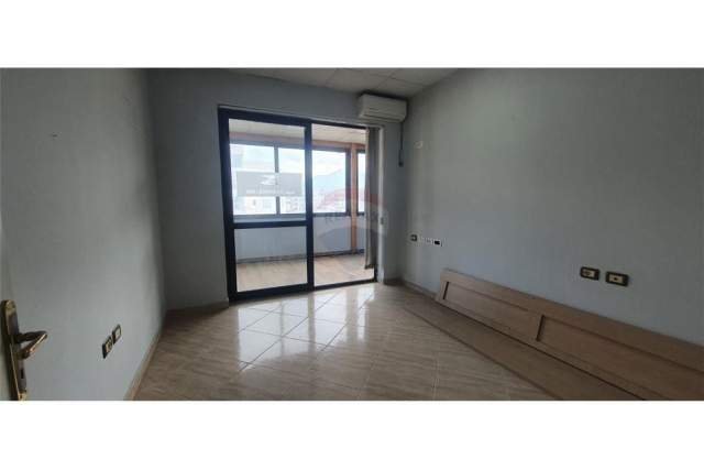 Tirane, jepet me qera apartament 2+1 Kati 7, 115 m² 400 Euro (Astir)