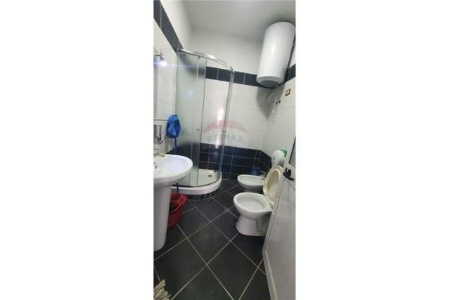 Tirane, jepet me qera apartament 2+1 Kati 7, 115 m² 400 Euro (Astir)