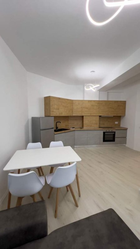 Tirane, jepet me qera apartament 2+1+BLK Kati 8, 90 m² 500 Euro (Rruga Teodor Keko)