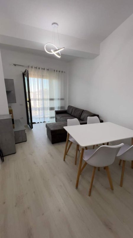 Tirane, jepet me qera apartament 2+1+BLK Kati 8, 90 m² 500 Euro (Rruga Teodor Keko)