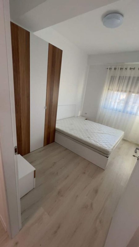 Tirane, jepet me qera apartament 2+1+BLK Kati 8, 90 m² 500 Euro (Rruga Teodor Keko)