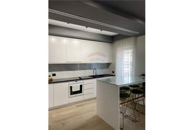 Tirane, jepet me qera apartament 2+1+BLK Kati 8, 108 m² 1.300 Euro (Kompleksi Delijorgji)