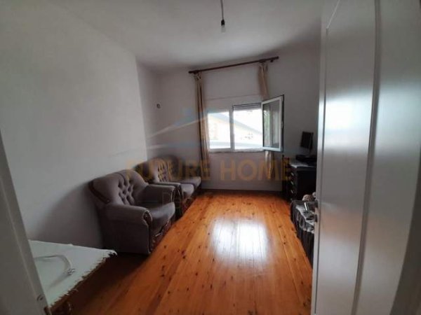 Tirane, jepet me qera apartament 3+1 Kati 0, 272 m² 650 Euro (Fushë-Mëzez,pranë Shkollës "Sarina")