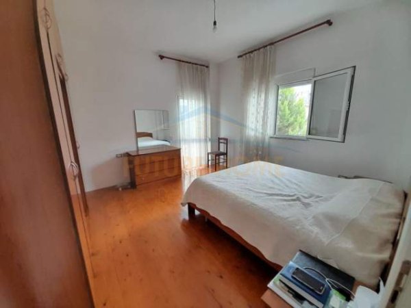 Tirane, jepet me qera apartament 3+1 Kati 0, 272 m² 650 Euro (Fushë-Mëzez,pranë Shkollës "Sarina")