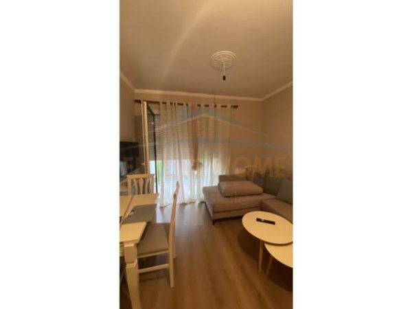 Tirane, jepet me qera apartament 2+1 Kati 2, 90 m² 400 Euro (UNAZA E RE)