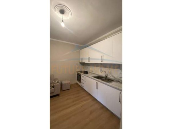 Tirane, jepet me qera apartament 2+1 Kati 2, 90 m² 400 Euro (UNAZA E RE)