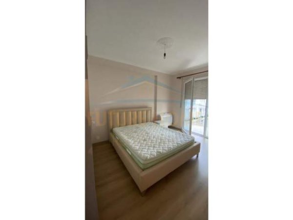 Tirane, jepet me qera apartament 2+1 Kati 2, 90 m² 400 Euro (UNAZA E RE)