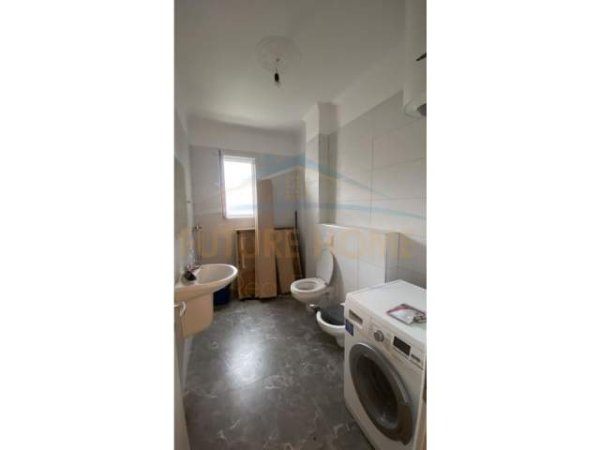 Tirane, jepet me qera apartament 2+1 Kati 2, 90 m² 400 Euro (UNAZA E RE)