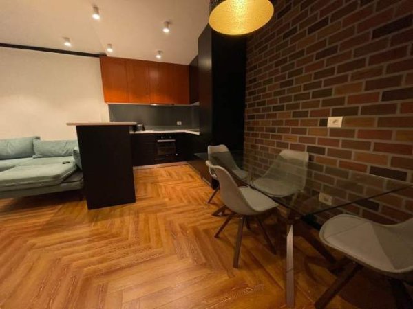 Tirane, jepet me qera apartament 2+1+BLK Kati 4, 100 m² 1.000 Euro (Rruga Panorama)