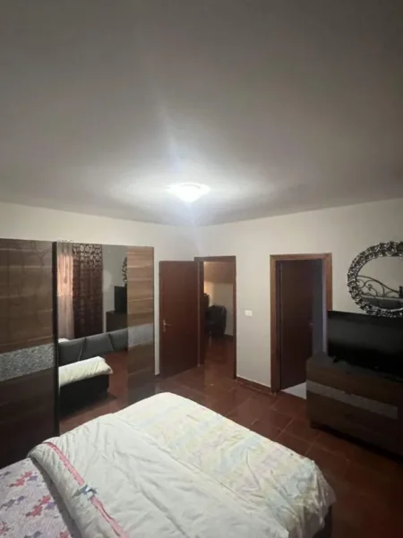 Tirane, jepet me qera apartament 3+1+BLK 700 Euro (Kompleksi Kika 1)