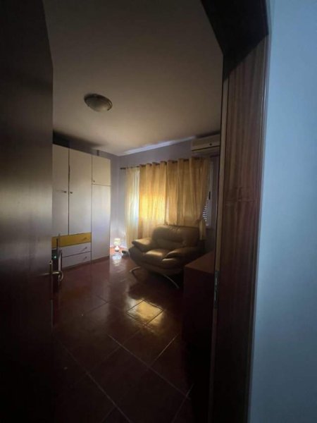 Apartament 3+1 me qera - Komuna e Parisit (Kika 1)