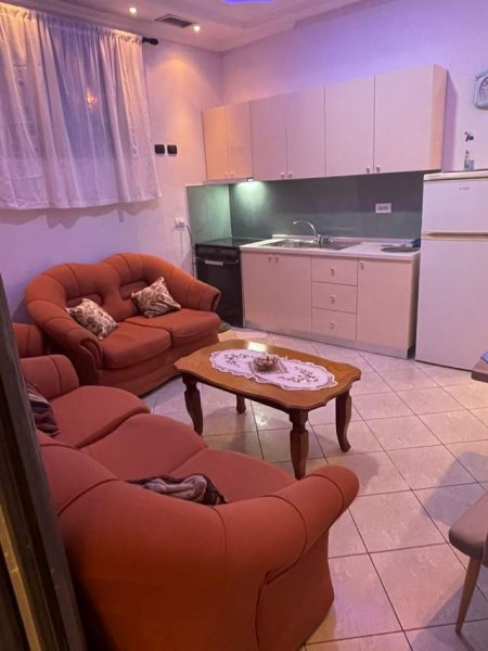 Shtepi me qera tek Bulevardi i Ri(rruge kryesore) 30.000 Leke (Siri Kodra)