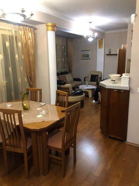 Tirane, jap me qera apartament 2+1 Kati 3, 100 m² 800 Euro (Kristal Center)