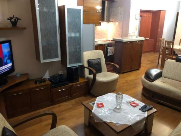 Tirane, jap me qera apartament 2+1 Kati 3, 100 m² 800 Euro (Kristal Center)