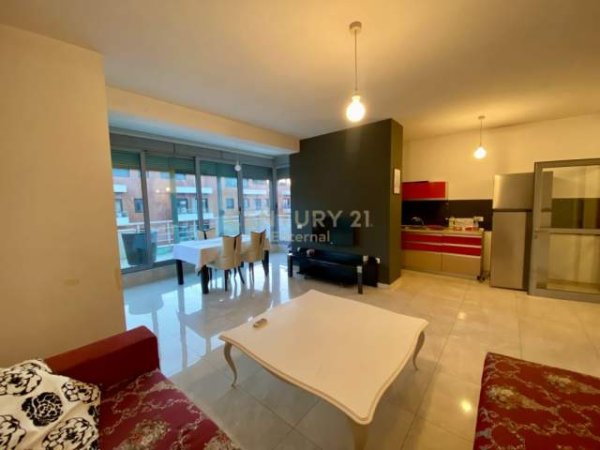 Tirane, jepet me qera 2+1 100 m² 600 Euro