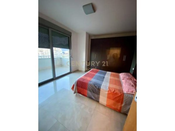 Tirane, jepet me qera 2+1 100 m² 600 Euro