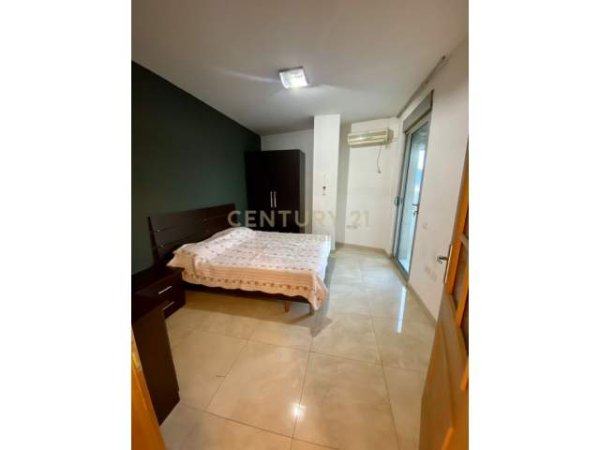 Tirane, jepet me qera 2+1 100 m² 600 Euro